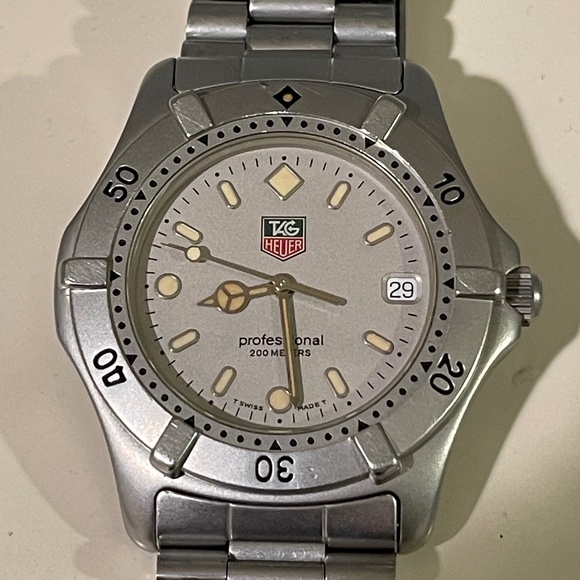 Tag Heuer Professional 200m WE1111-R Quartz Silver Dial Men's Watch Swiss Made - Picture 1 of 9